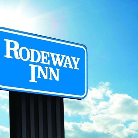 Rodeway Inn Ла-Кросс Экстерьер фото